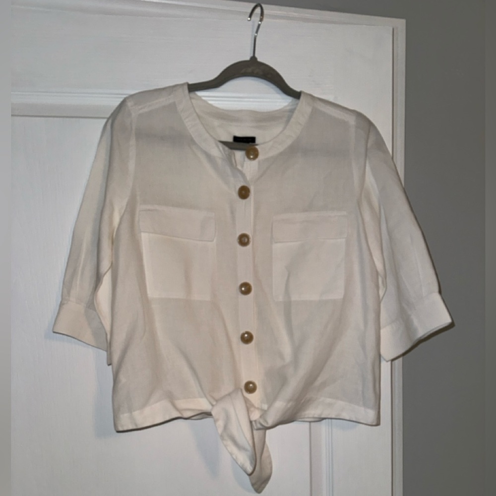 Ann taylor 60% linen 40% cotton blouse with pockets.